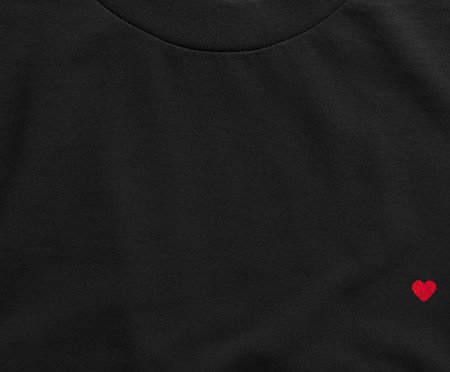 Camiseta Coração Preta e Vermelha | Westwing