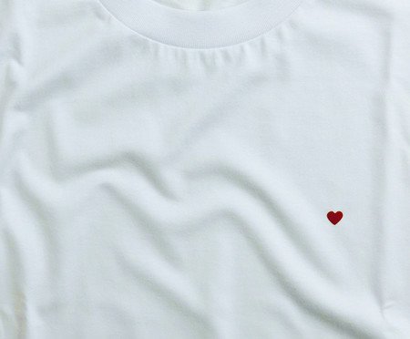 Camiseta Coração Branca e Vermelha | Westwing