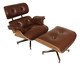 Poltrona e Pufe em Courino Charles Eames - Café e Imbuia, madeira | WestwingNow