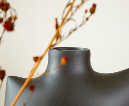Vaso em Resina Filbrick Preto | Westwing