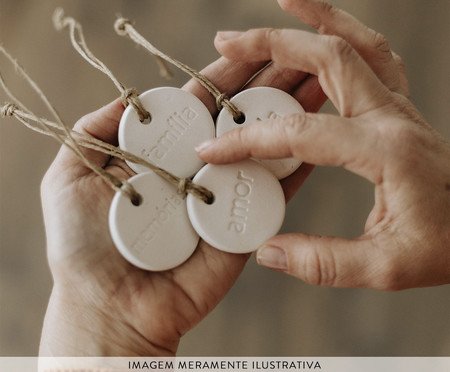 Jogo de Pendentes em Porcelana Amor, Memória, Vida e Família | Westwing