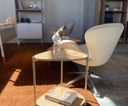 Mesa Lateral Com Prateleira Orgânica Hanover e Dourado | Westwing