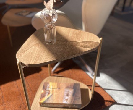 Mesa Lateral Com Prateleira Orgânica Hanover e Dourado | Westwing