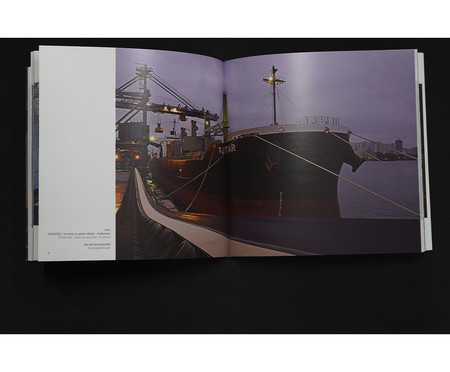 Livro em Capa Dura 'Porto de Santos | The Port Of Santos' | WestwingNow