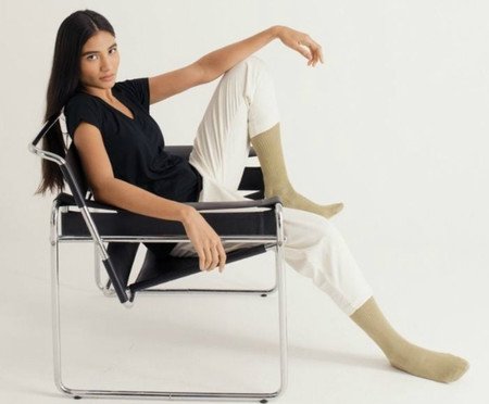 T-Shirt Tech Feminina Gola V Preta | Westwing