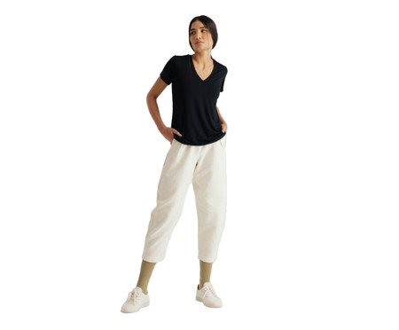 T-Shirt Tech Feminina Gola V Preta | Westwing