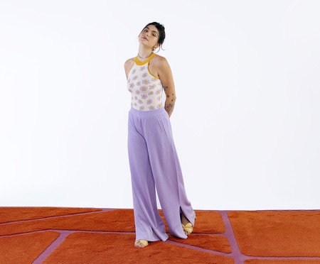 Calça Pantalona Glossy com Fenda Lilás | Westwing