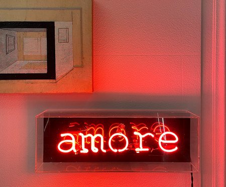 Luminária Amor em Língua Amore | Westwing