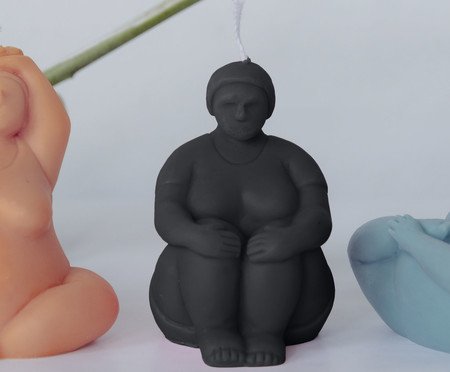 Vela Escultura Yogini Joelho Preto | Westwing
