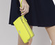 Bolsa de Mão Wristlet Double Zip Bright Yellow, yellow | WestwingNow