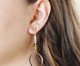 Brinco Pérolas e com Pingente Círculo Vazado Banhado à Ouro 18K, multicolor | WestwingNow