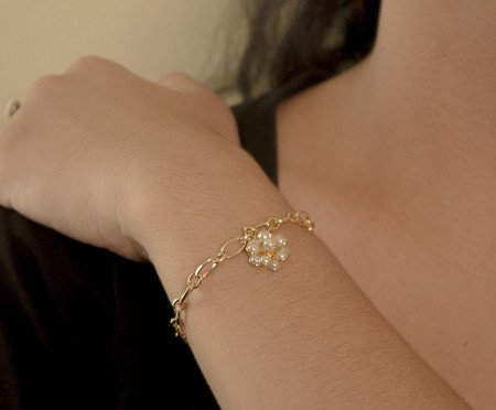 Pulseira Elo Fígaro com Flor de Pérola Banhado à Ouro 18K | Westwing