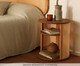 Mesa de Cabeceira Redonda Vimea com Palhinha Quadriculada, wood pattern | WestwingNow