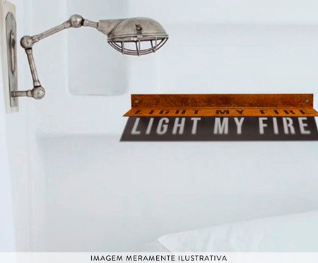 Placa em Ferro - Light My Fie | Westwing