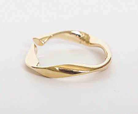 Anel Torcido Dourado | Westwing