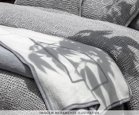 Cobertor Viana Fendi e Off White | Westwing