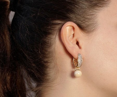 Brinco Cravejado e Pérola Rosa Semijoia Banho de Ouro 18K | Westwing