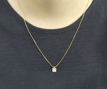 Colar Gold 4 Pétalas Cravejadas de Zircônias - 55cm | Westwing