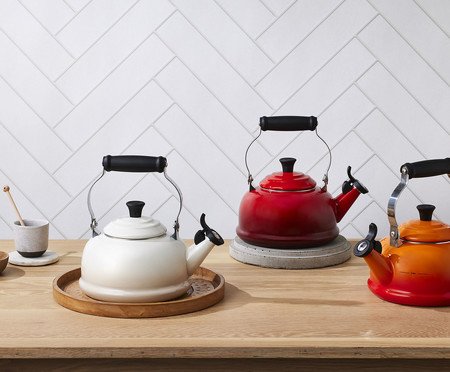 Chaleira com Apito Tradicional Meringue - 1,6L | Westwing