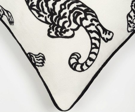 Capa de Almofada Bordado de Tigre Branca | Westwing