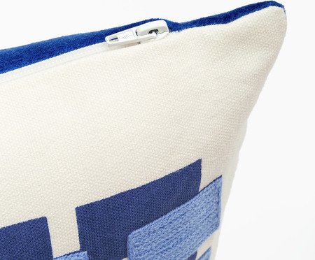 Capa de Almofada com Bordado Geométrico Azul | Westwing