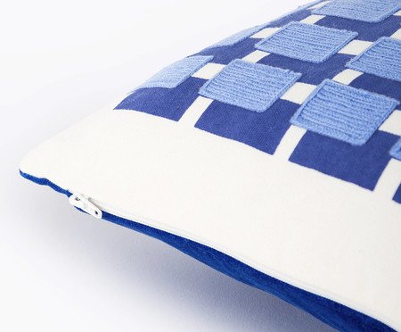 Capa de Almofada com Bordado Geométrico Azul | Westwing