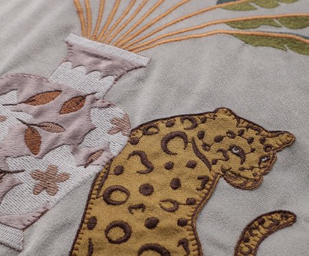 Capa de Almofada Bordada com Cordonê Oncinhas Off-White | Westwing