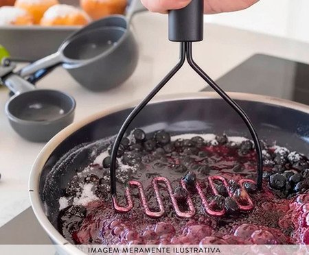 Amassador de Batata Profissional Kitchenaid Preto | Westwing