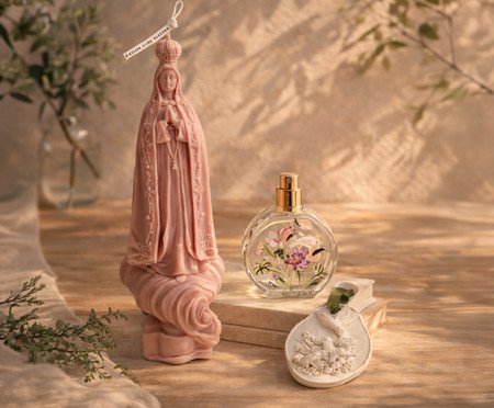 Jogo de Vela e Aromatizador com Gesso Nossa Senhora Rosê | Westwing