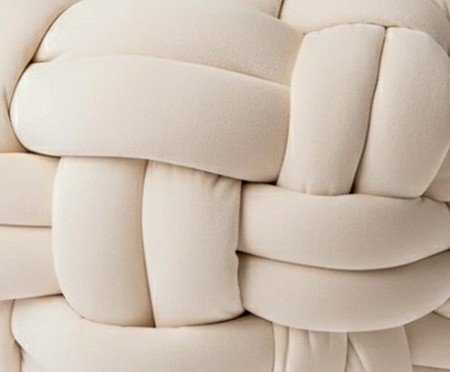Pufe em veludo Máxi Tricot Offwhite | Westwing