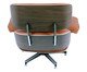 Poltrona e Pufe em Couro Charles Eames - Caramelo e Imbuia, madeira | WestwingNow