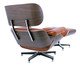 Poltrona e Pufe em Couro Charles Eames - Caramelo e Imbuia, madeira | WestwingNow