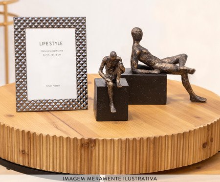 Escultura Homem Sentado Apoiado Preto | Westwing