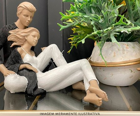 Escultura Casal Deitado Abraçado Bege e Branco | Westwing