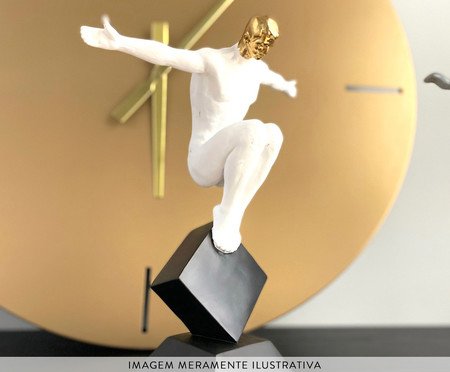 Escultura Homem na Base Branco e Preto | Westwing